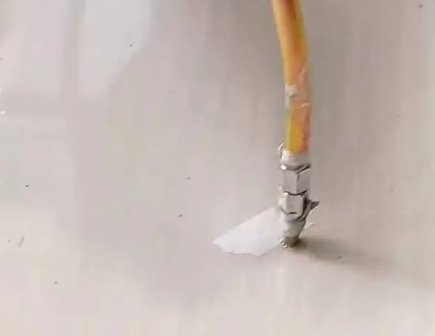 南涧瓷砖空鼓维修公司专业解答在瓷砖铺贴过程中，如果使用的砂料过粗（如全部使用了粗砂），可能会导致以下问题