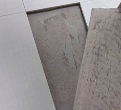 南涧瓷砖空鼓维修公司分享瓷砖铺贴时如果打浆（即涂抹在瓷砖背面和基层上的砂浆或瓷砖胶）过少，会带来以下问题